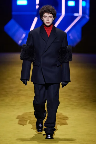 Look 48